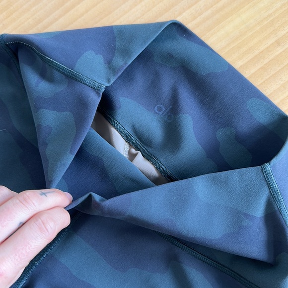 ALO Camo Leggings - Picture 1 of 3
